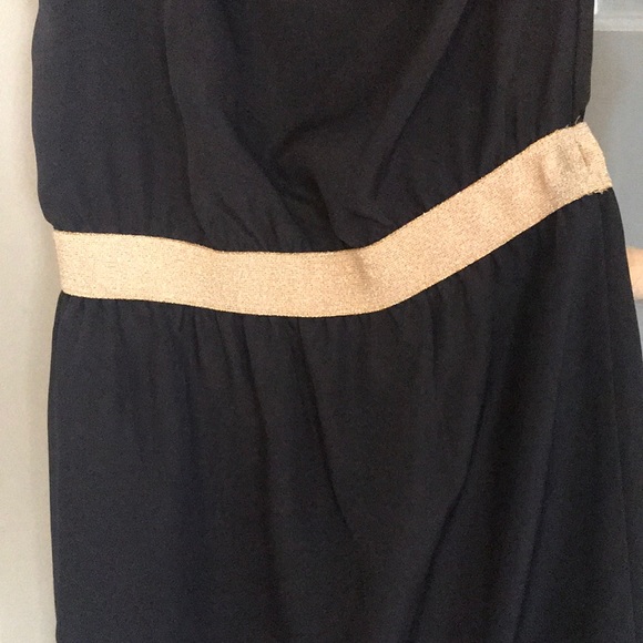 Pretty ruffle one sleeve dress - Picture 3 of 3